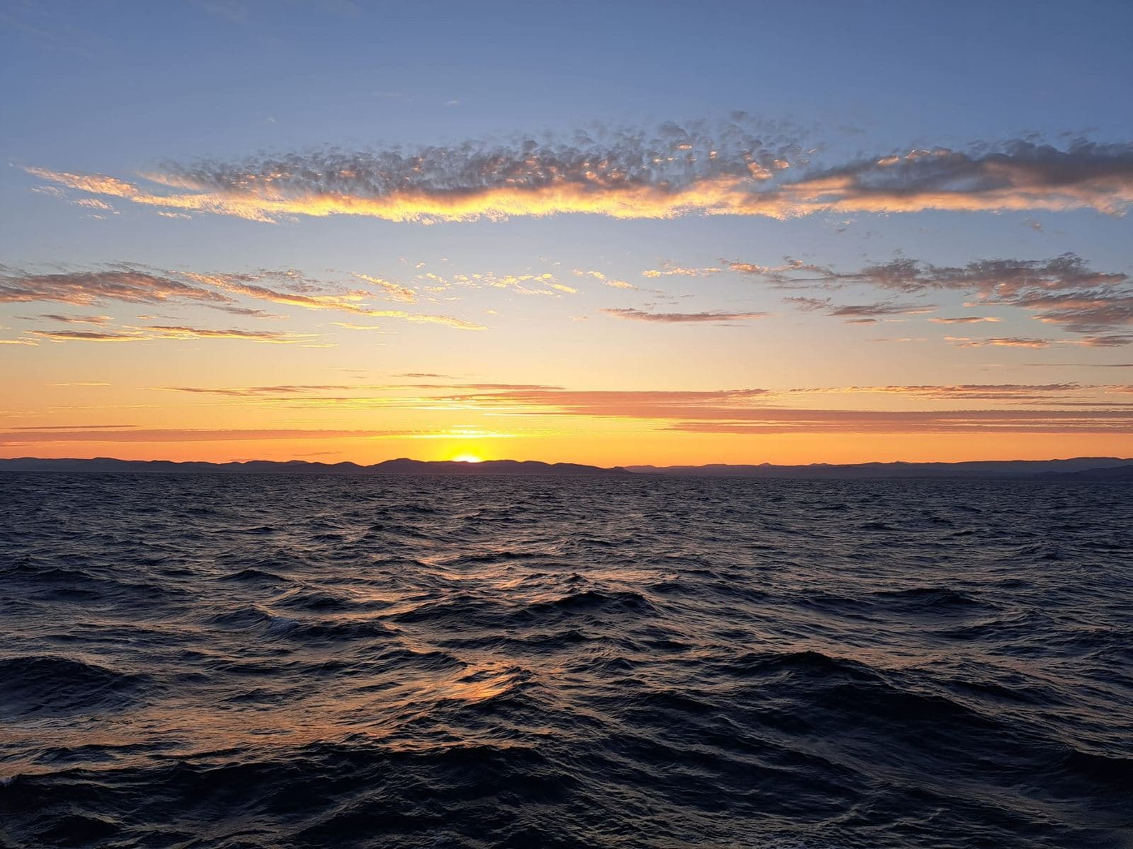 Sonnenuntergang über dem offenen Mittelmeer